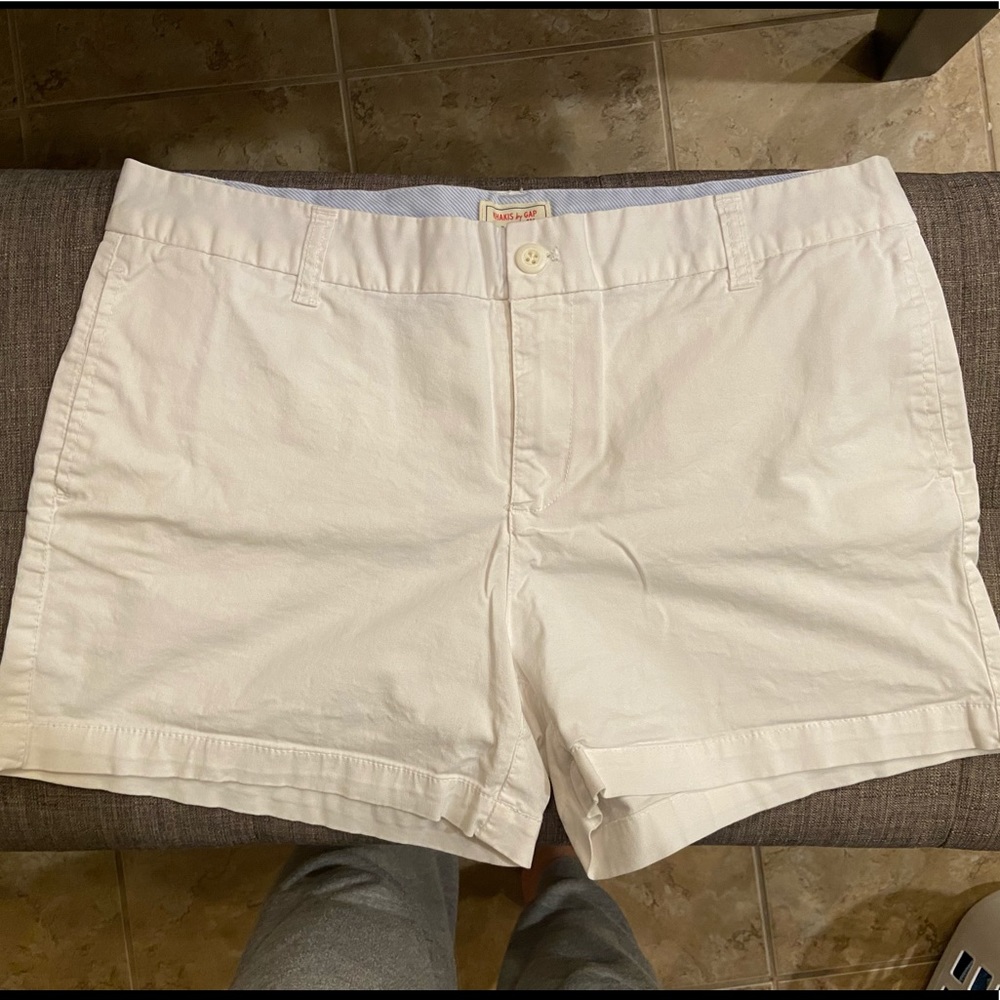 GAP White Khaki Shorts